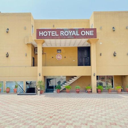 Hotel Royal One Multan Exteriör bild