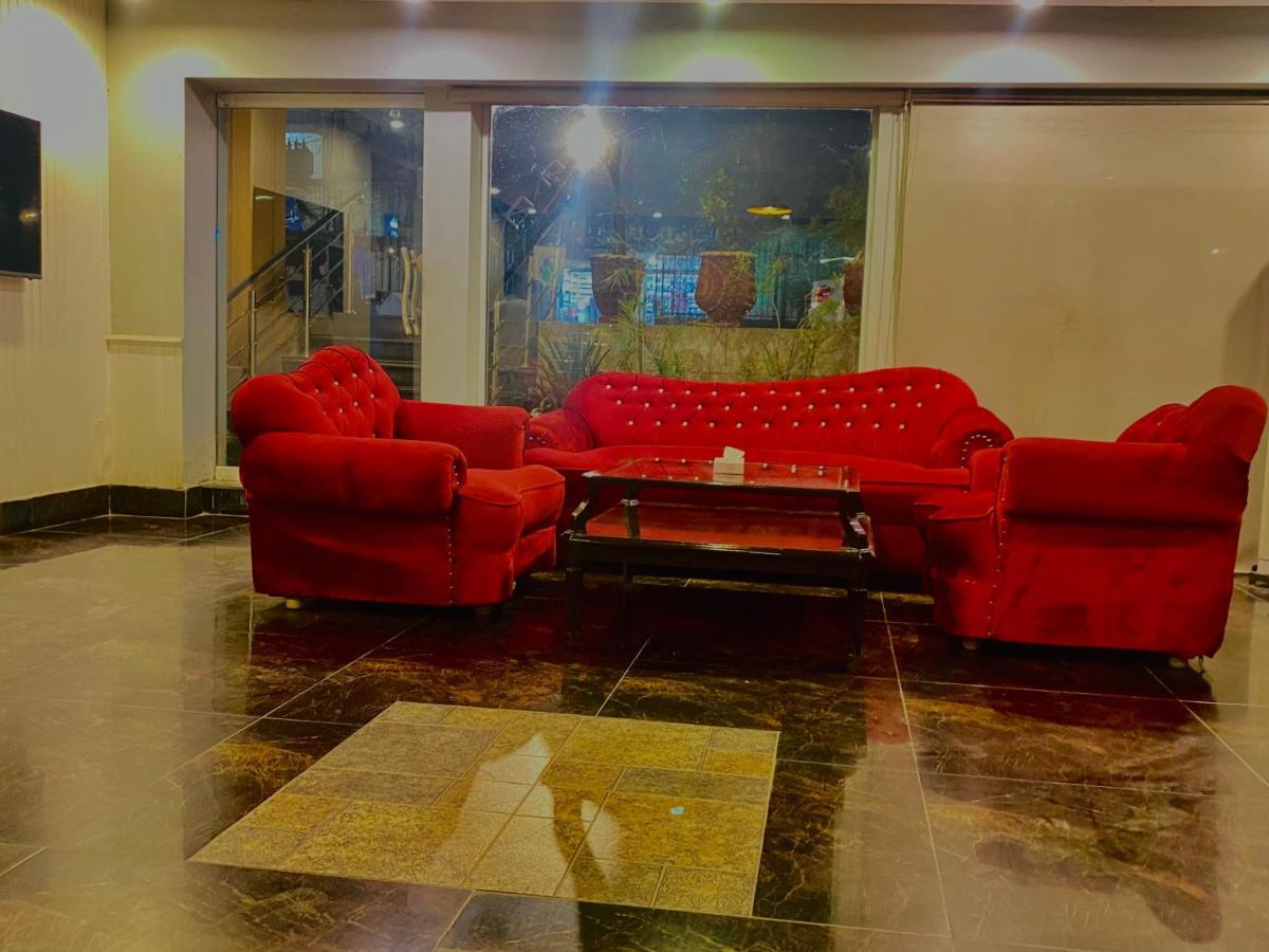 Hotel Royal One Multan Exteriör bild