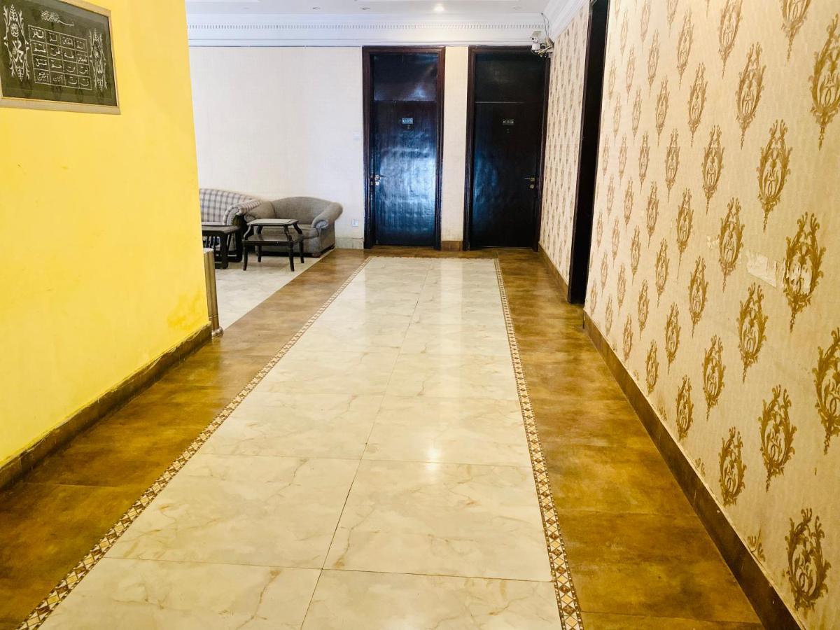 Hotel Royal One Multan Exteriör bild