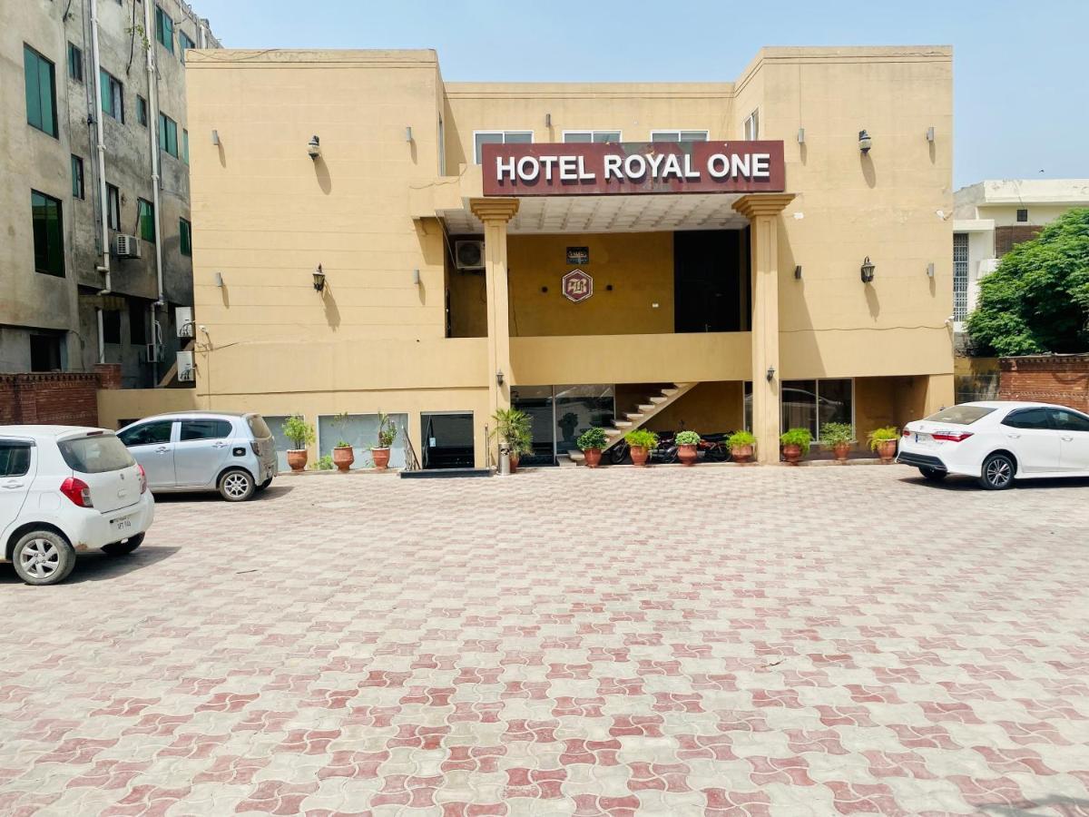 Hotel Royal One Multan Exteriör bild