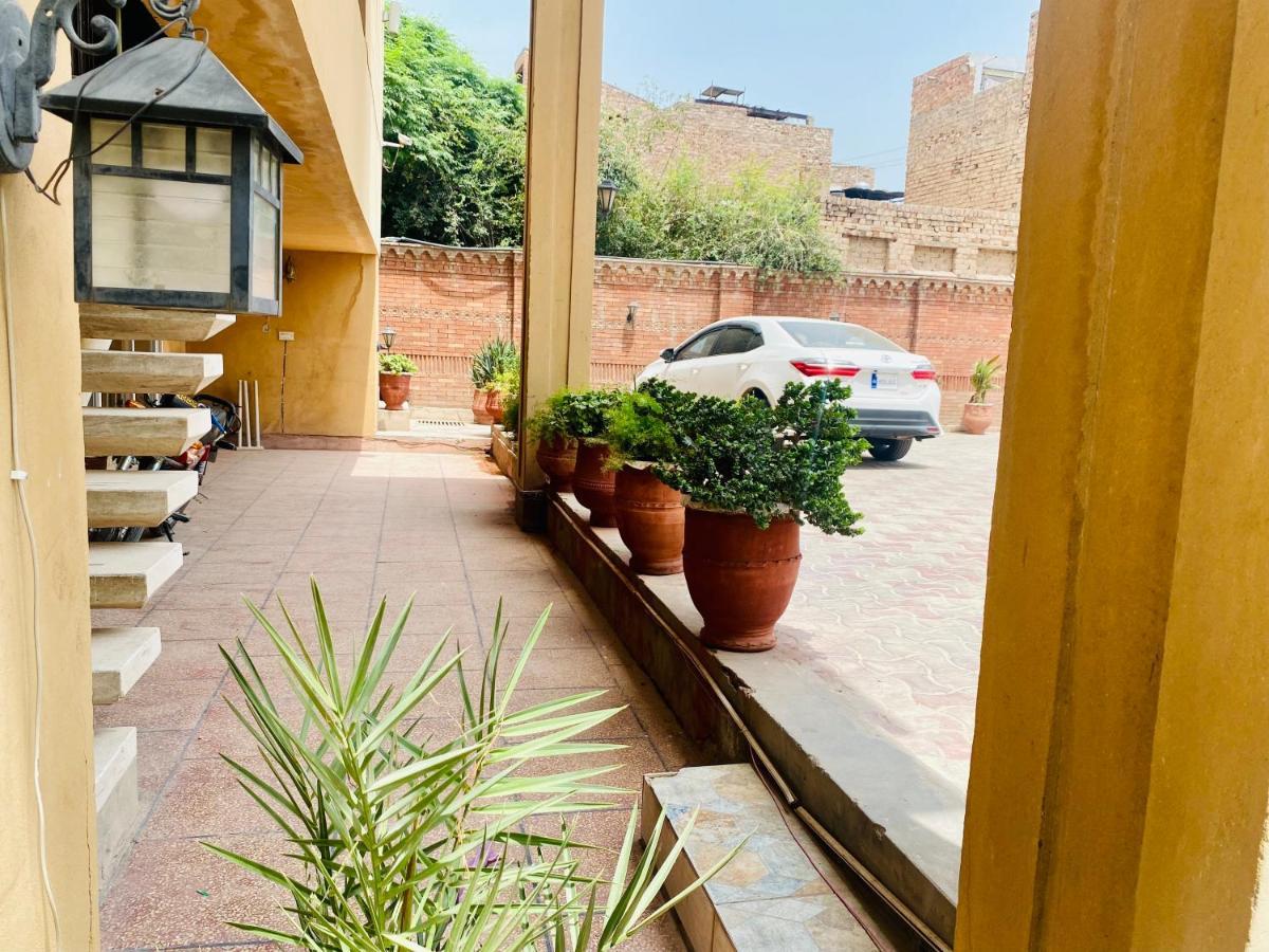 Hotel Royal One Multan Exteriör bild