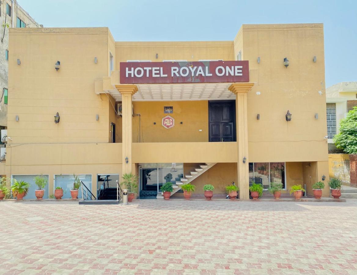 Hotel Royal One Multan Exteriör bild